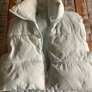 Women”s Crop Puffer Vest
